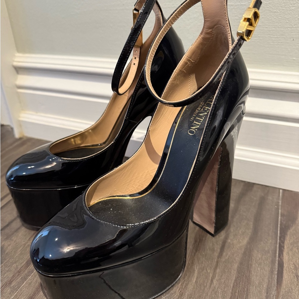Valentino Garavani Black Patent Platform Pumps